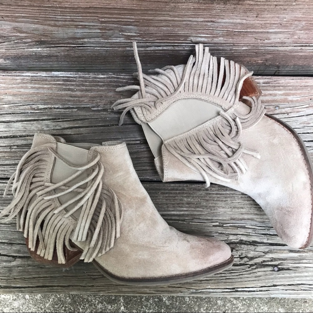 Fringe tan ankle boot 7.5
